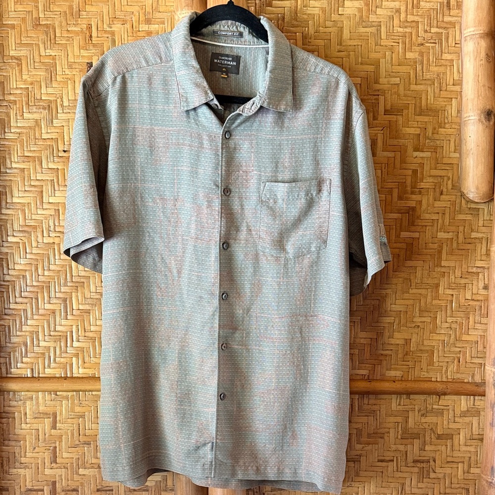 Quiksilver Men's Casual Gray Button Down Shirt